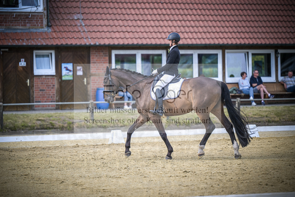 DOS_0066 | Entdecke hochwertige Reitturnierfotos von Foto Oger. Professionell, emotional und authentisch – jetzt Lieblingsmomente im Shop bestellen.Deutschlandweite Turnierfotografie. - Realisiert mit Pictrs.com