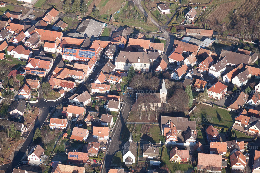 Aerial view: View of the town in Steinseltz in the state Bas-Rhin, France.Photo: IMG_48439.jpg taken on 12/11/2011 by Werner Riehm/FLY-FOTO.comResolution of the original: 4752 x 3168 px