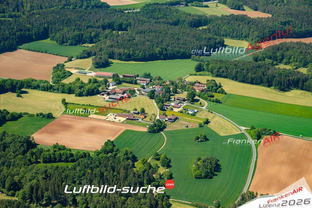 Luftaufnahme Oberhof Ursensollen - Die Luftaufnahme wurde 2025 vom UL-Flugzeug heraus erstellt ( keine Drohne ) - Hochauflösende Luftaufnahme - für professionelle Ausdrucke geeignet. Die Geschenkidee !Mit Lizenz und Bildrechte bestellbar
