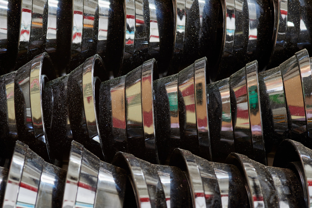 Wiener Schneekugelmanufaktur | Wien, Austria - July 19, 2017: Einzelteile zur Herstellung einer Wiener Schneekugel. - Realisiert mit Pictrs.com