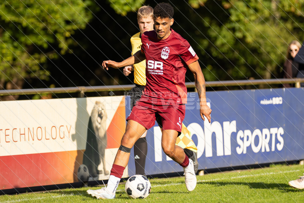 20250928_Picselweb-Fotografie_1R3_2436 | Spielszenen aus dem Spiel VfL Güldenstern Stade - Rotenburger SV. Ergebnis 0:3 - Realisiert mit Pictrs.com