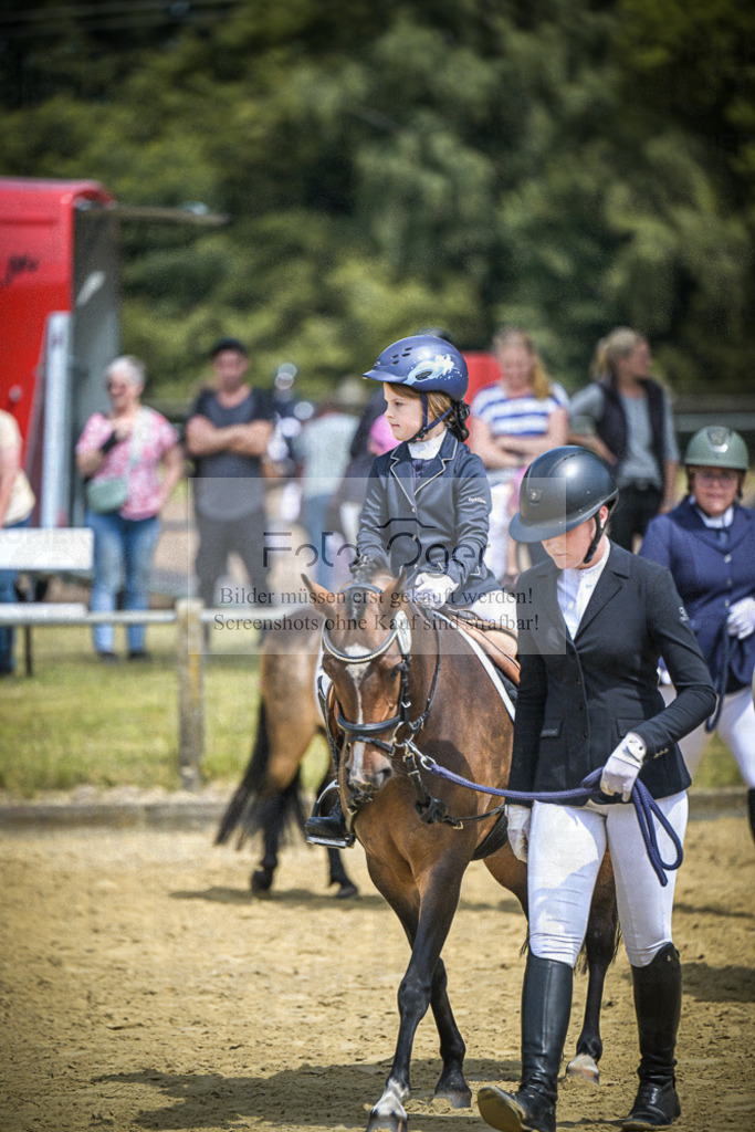 DOS_0098 | Entdecke hochwertige Reitturnierfotos von Foto Oger. Professionell, emotional und authentisch – jetzt Lieblingsmomente im Shop bestellen. - Realisiert mit Pictrs.com