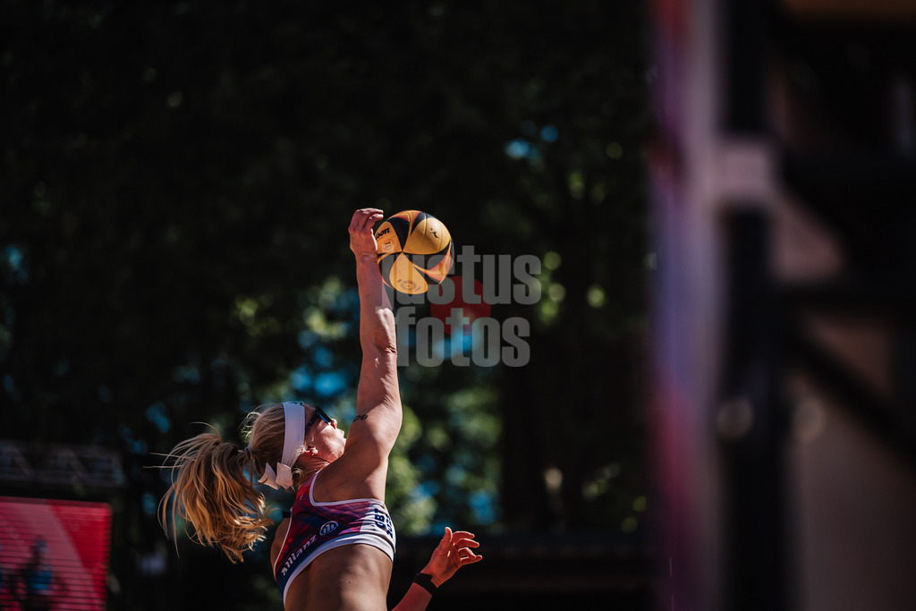 Beachvolleyball | Frauen | Allianz German Beach Tour 2025 | Tourstop Düsseldorf | 16.05.2025 | Anna Behlen beim Angriff