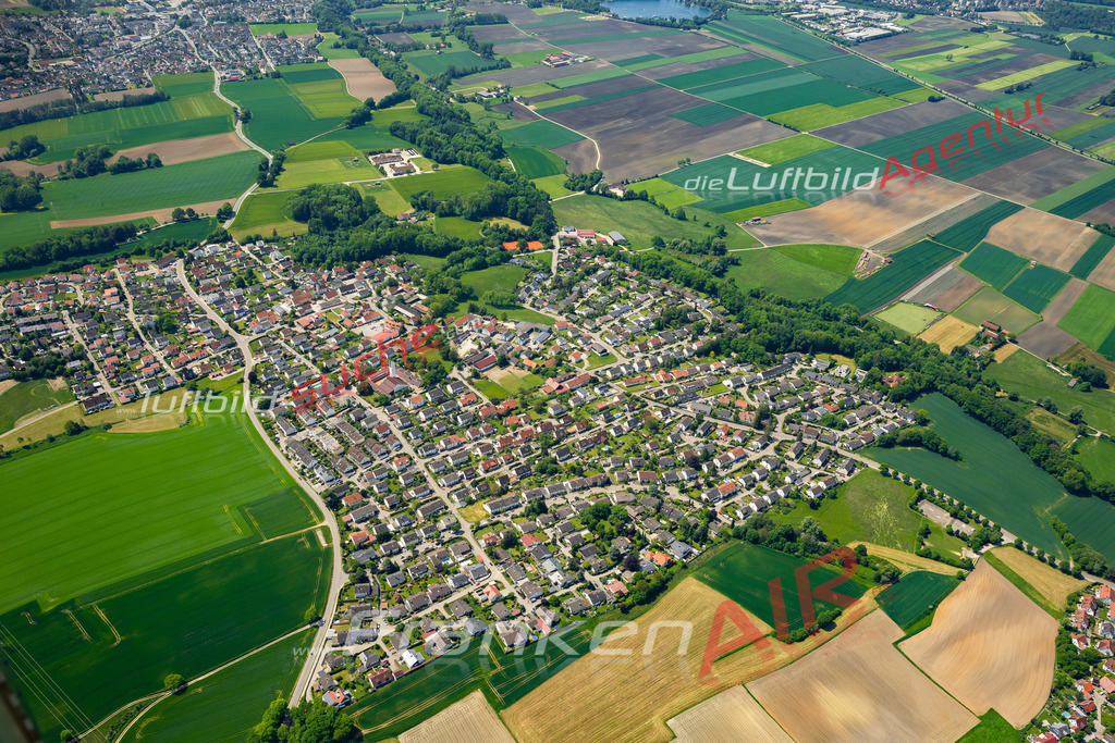 Das Luftbild zeigt Wulfertshausen Friedberg - Die Luftaufnahme wurde 2023 vom UL-Flugzeug aus erstellt ( keine Drohne ) - Hochauflösende Luftaufnahme - Für grossformatige Ausdrucke geeignet. Die Geschenkidee !Mit Lizenz und Bildrechte bestellbar