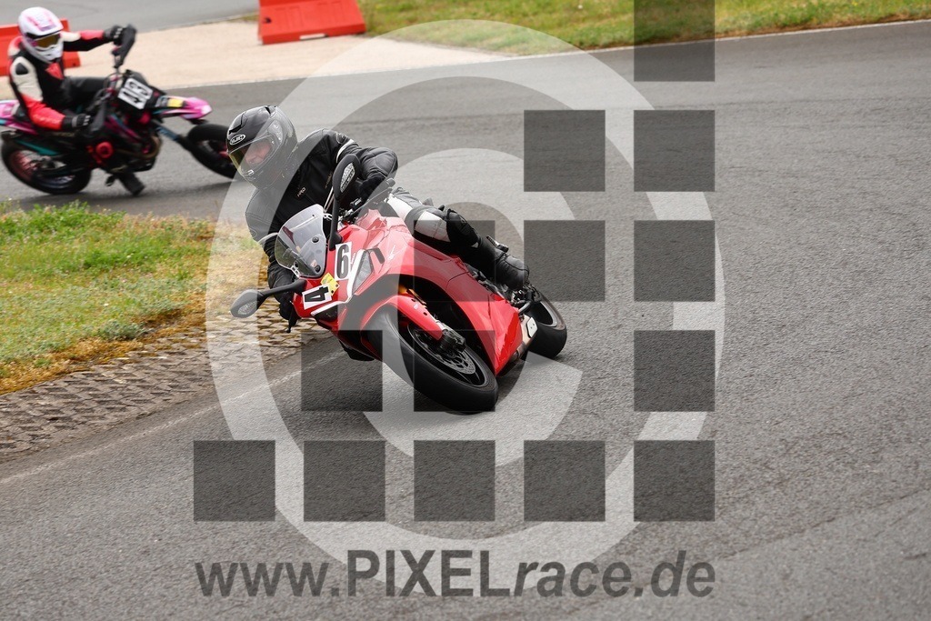 0046-20260509_01776 | Schöne Erinnerungen an spannende Momente - das festzuhalten ist unser Job. PIXELrace.de ist seit 2003 auf den Rennstrecken Europas unterwegs um die Action draußen beim Fahren und die wunderbare Stimmung imm Fahrerlager für euch einzufangen.
