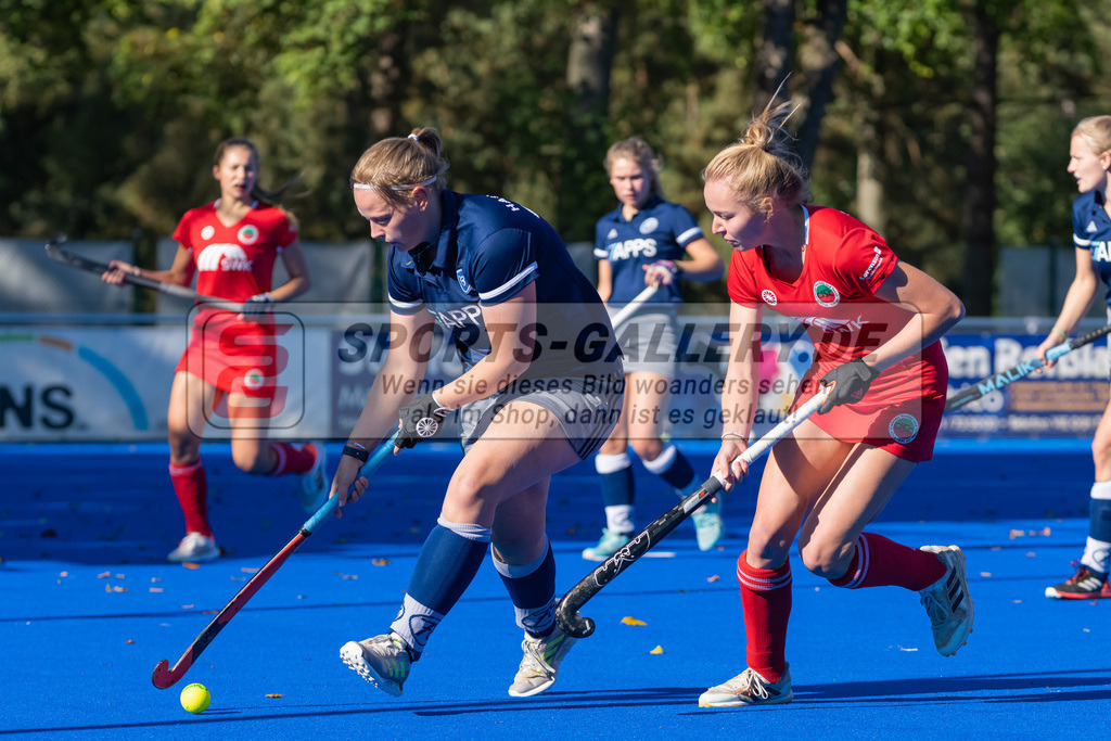 HK_20221009_100658 | 2. Bundesliga Damen Crefelder HTC - Hannover 78 am 9.10.2022 Crefelder HTC, Krefeld , Krings Lynn ( Crefelder HTC #19 ) , Janina Laskowski ( Hannover 78 #30 )