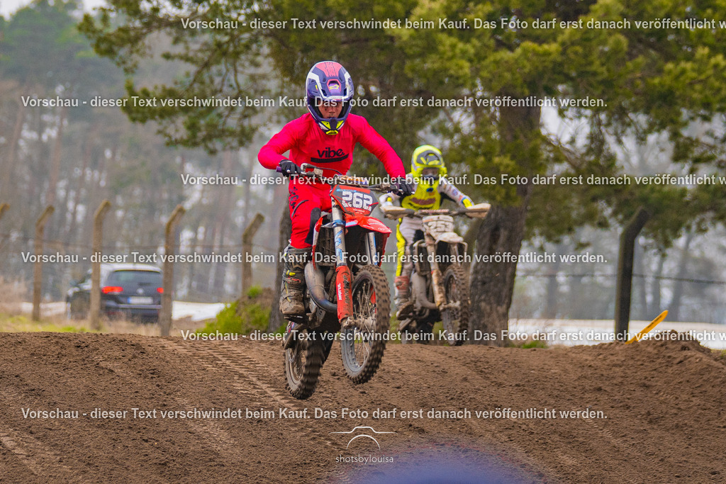 20260412_MCCBensdorf-1354 | Sportfotografin aus Berlin-Brandenburg mit Fokus auf Motocross. Ich halte deine sportliche Leistung und echte Emotionen auf und neben der Strecke professionell fest. Entdecke die Fotos von deinem Rennen und bestelle sie direkt hier im Shop.