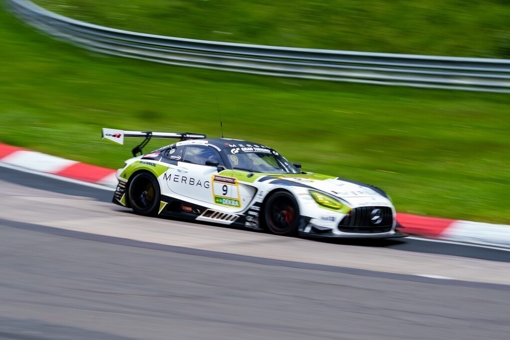 22.06.2024: ADAC Nürburgring Langstrecken-Serie (NLS), Rennen 3 Bild: #9 Team ADVAN HRT Streckenabschnitt kleines Karussell Schwalbenschwanz Nordschleife | 22.06.2024: ADAC Nürburgring Langstrecken-Serie (NLS), Rennen 3 Bild: #9 Team ADVAN HRT Streckenabschnitt kleines Karussell Schwalbenschwanz Nordschleife - Realisiert mit Pictrs.com