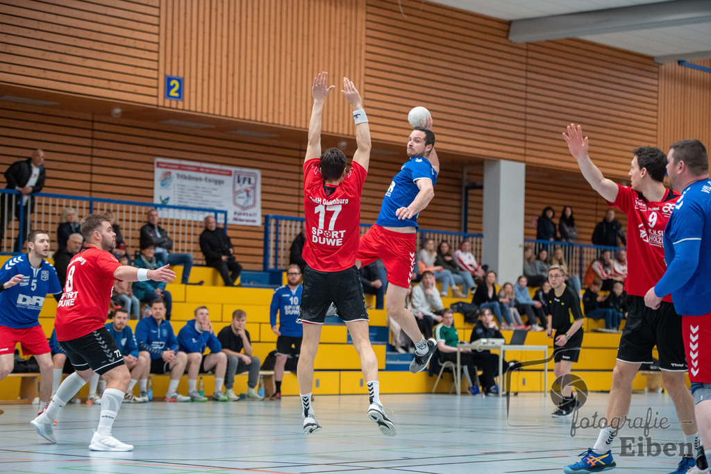 VfL Rastede-TvdH Oldenburg 2 | Landesliga Männer ;VfL Rastede (blau)-TvdH Oldenburg 2 (rot) am 15.04.2023 in Rastede (Mehrzweckhalle Feldbreite), Deutschland, Photo: Philip Eiben 2023 - Realisiert mit Pictrs.com