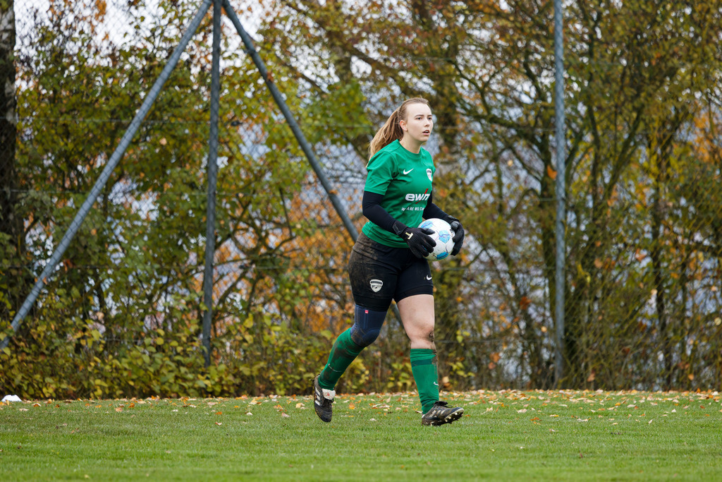 HOHFCH_251109_6324 | 1.FC Heidenheim 1846 II vs. GAST, Fußball, Frauen, Bezirksliga, 2025/2026, X. Spieltag, 03.10.2025 in Heidenheim, Kunstrasen b. Voith-Arena West(Foto: Michael Bulling) - Realisiert mit Pictrs.com