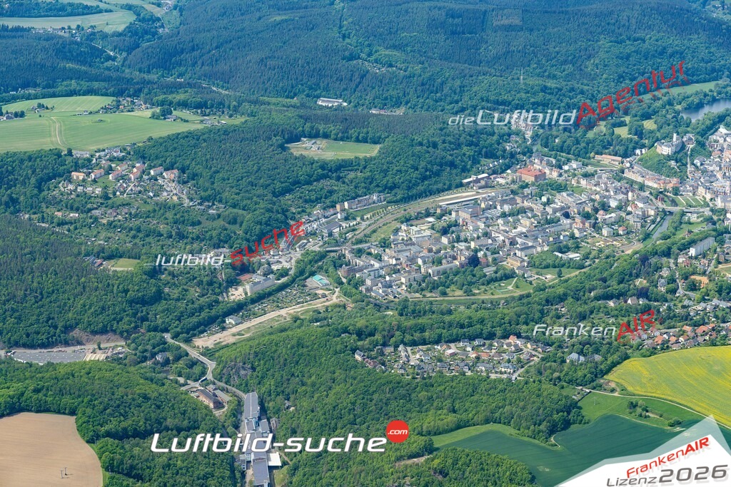 Das Luftbild der Stadt Greiz wurde 2022 vom Flugzeug heraus erstellt (keine Drohnen-Aufnahmen) Aufnahmehöhe ca.450 Meter- hohe Bildauflösung und Druck-Qualität. Garantiert!
