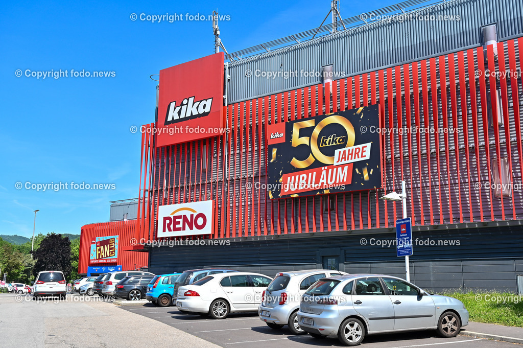 Kika_ 01.06.2023-7 | 01.06.2023, Linz, AUT, Kika, im Bild Kika, Linz, Möbelhaus, Möbel, Moebelhaus, Moebel, Logo, Fahnen, Flaggen, Schild