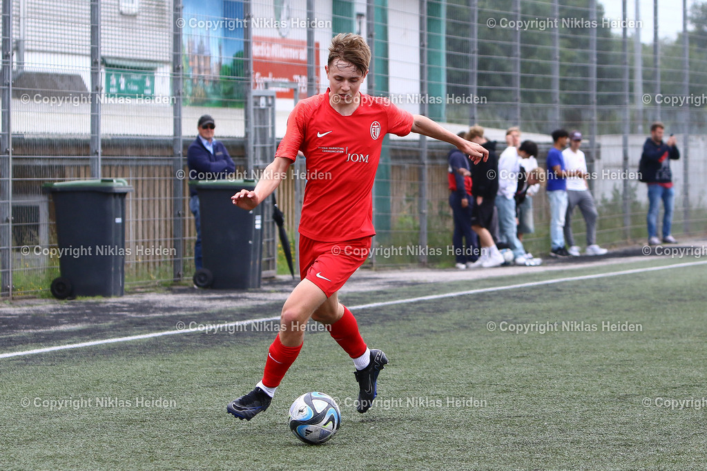 NH_VfBLübeckU19_EimsbüttelerTVU19_U19Regionalliga_02062024 | #18 Paul Henri Weiß (Eimsbütteler TV U19)Fußball I Junioren I A-Junioren Regionalliga Nord I Saison 2023-2024 I 25 Spieltag I VfB Lübeck U19 - Eimsbütteler TV U19 I 02.06.2024 I Lohmühle 4 Kunstrasen