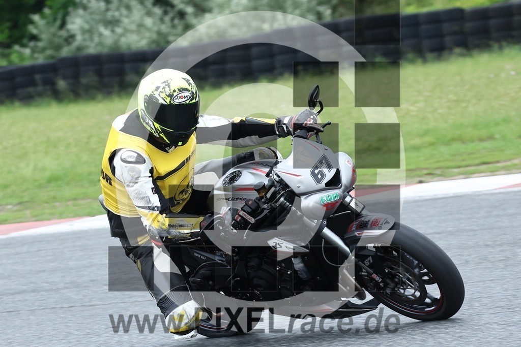 0067-20240604_33659 | Schöne Erinnerungen an spannende Momente - das festzuhalten ist unser Job. PIXELrace.de ist seit 2003 auf den Rennstrecken Europas unterwegs um die Action draußen beim Fahren und die wunderbare Stimmung imm Fahrerlager für euch einzufangen.