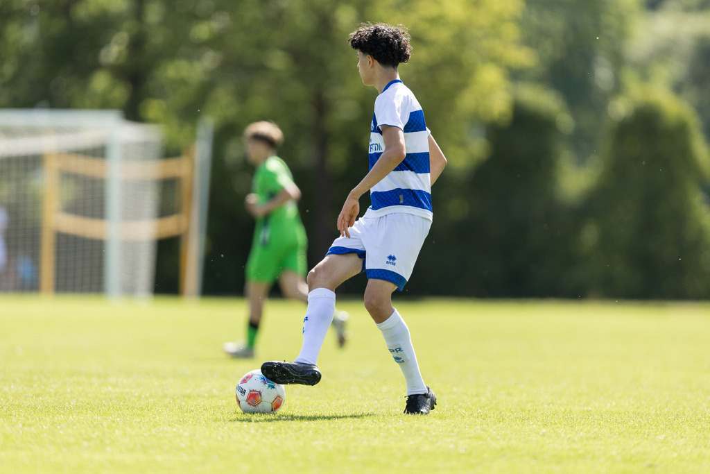 Fußball I Männer I 40. Pfingscup Hollage I 13195 | realhellocedii - Realisiert mit Pictrs.com