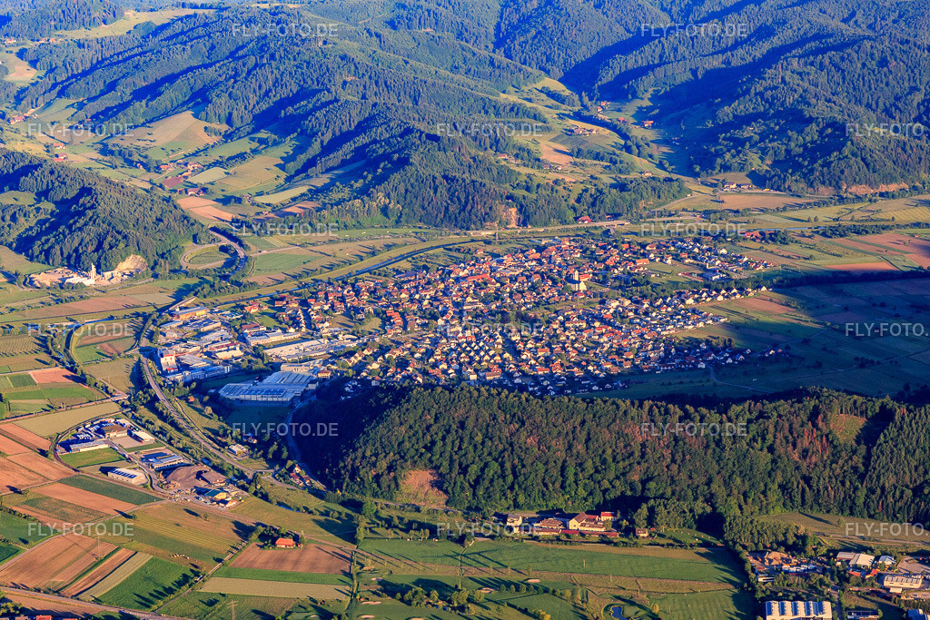 Ortsübersicht im Kinzigtal von Osten | Luftbild: Ortsübersicht im Kinzigtal von Osten in Biberach im Bundesland Baden-Württemberg in Deutschland. Foto: IMG_114903.jpg vom 01.06.2019 durch Werner Riehm/FLY-FOTO.de - Realisiert mit Pictrs.com