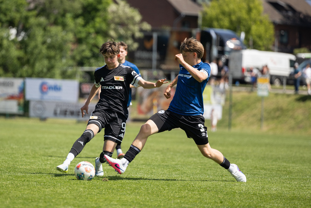 Fußball I Männer I 40. Pfingscup Hollage I 13128 | realhellocedii - Realisiert mit Pictrs.com
