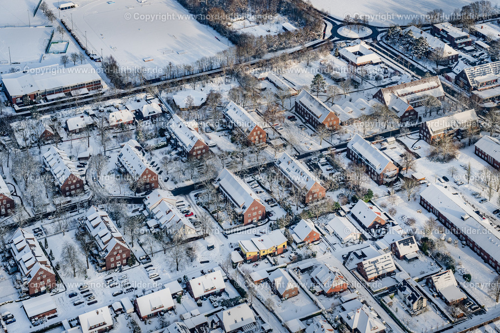 Stade_Ottenbeck_Schnee_ELS_2698050126 | STADE 05.01.2026 Winterlich schneebedeckte Stadtteil Ottenbeck im Stadtgebiet in Stade im Bundesland Niedersachsen, Deutschland. // Winterly snow-covered district of Ottenbeck in the urban area in Stade in the state Lower Saxony, Germany. Foto: Martin Elsen