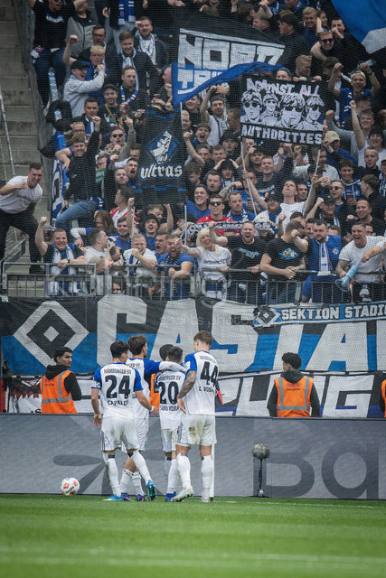 German Bundesliga, Bayer 04 Leverkusen vs. Hamburger SV, 16.05.2026 | LEVERKUSEN, GERMANY - MAY 16, 2026 :  Fabio Vieira (Hamburger SV, 20) celebrates his goal—making it 0-1 together with his teammates and fans during the German Bundesliga match on gameday 34 between Bayer 04 Leverkusen vs. Hamburger SV at BayArena on May 16, 2026 in Leverkusen, Germany. DFL REGULATIONS PROHIBIT ANY USE OF PHOTOGRAPHS AS IMAGE SEQUENCES AND/OR QUASI-VIDEO.