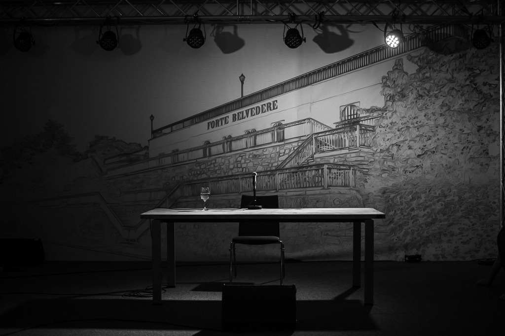 Claudia Michelsen zur Lesung im Forte Belvedere Leisnig | Zur Marlene-Dietrich-Lesung mit Schauspielerin Claudia Michelsen im Forte Belvedere Leisnig zum Festival Hallo Leisnig 2022. - Realisiert mit Pictrs.com