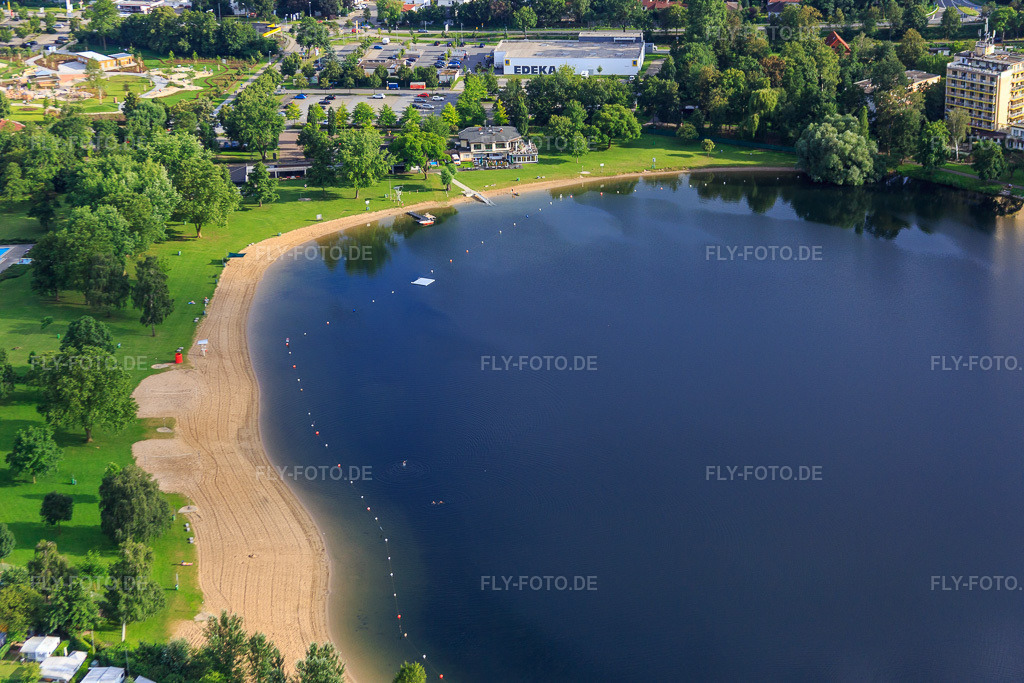 Luftbild: Freibad Wiesensee in Hemsbach im Bundesland Baden-Württemberg in Deutschland. – Foto: IMG_090661.jpg vom 04.07.2016 durch Werner Riehm/FLY-FOTO.de – Auflösung des Originals: 5472 x 3648 px – Freibad Wiesensee - Stadt Hemsbach