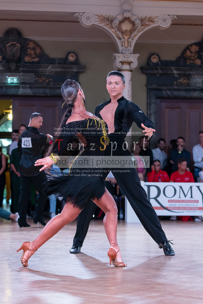 20240706_WDSF_WO_Latin_10792 | Tanzsportbilder, Standardtanz, Lateintanz, WDSF, DTV, LTVB, dancecomp, goc, hessen tanzt, blaues band der spree, walzer, tango, wiener walzer, slowfox, quickstepp, samba, rumba, cha-cha-cha, paso doble. jive, hd-kroft photography, turniertanzsport