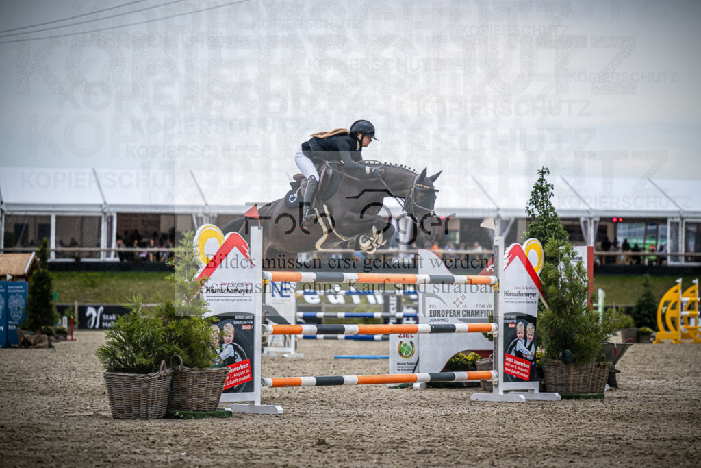 DOS_6842 | Entdecke hochwertige Reitturnierfotos von Foto Oger. Professionell, emotional und authentisch – jetzt Lieblingsmomente im Shop bestellen.Deutschlandweite Turnierfotografie. - Realisiert mit Pictrs.com