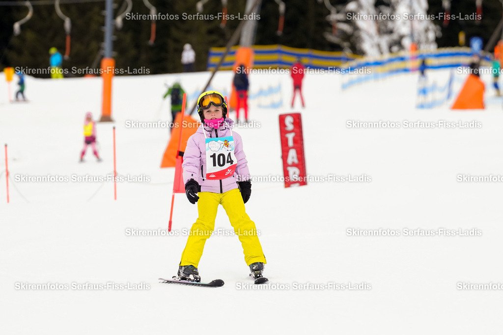 SRF_02.01.2026_0039 | Skirennfotos,Serfaus,Fiss,Ladis,Kinderskirennen,Winter,Tirol,Oberland,skirace,SFL,feelfree,weil wir's genießen,ski,Ski,skifahren,Sonnenplateau, - Realisiert mit Pictrs.com