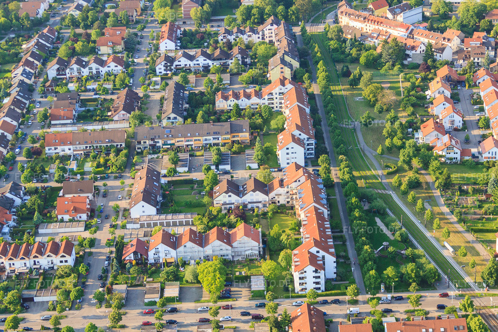Luftbild: Schlesier Straße im Ortsteil Aue im Ortsteil Durlach in Karlsruhe im Bundesland Baden-Württemberg in Deutschland. Foto: IMG_27425.jpg vom 23.05.2010 durch Werner Riehm/FLY-FOTO.de