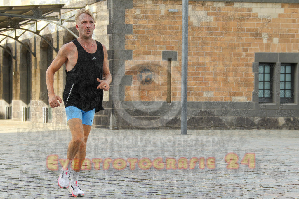 250920_1535_EV4_9199 | Sportfotografie im Rhein-Sieg Kreis, Köln, Bonn, NRW, Rheinland Pfalz, Hessen, etc. Unser Tätigkeitsfeld umfasst den Laufsport vom Volkslauf über den Marathon, Duathlon, Triathon bis zum Ultralauf wie Kölnpfad Ultra oder Schindertrail.