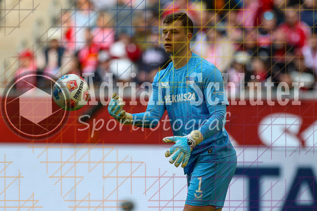 22.03.2026, GER, Fussball, Herren, 2. BL, Saison 2025/2026, Fortuna Düsseldorf - Hertha BSC Berlin | Tjark Ernst (Hertha) in Aktion am Ball, Einzelaktion 