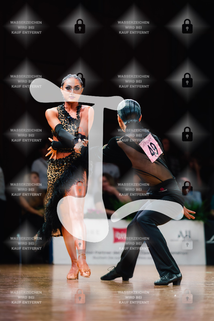 GOC 2025 - WDSF GrandSlam Latin 68th-70th (49) Pengkai Yin _ Jiayi Wang (China)-2025-08-23-1006 | Webshop for digital downloads and prints of dance sport, event & show photographer Julian Link - Realisiert mit Pictrs.com