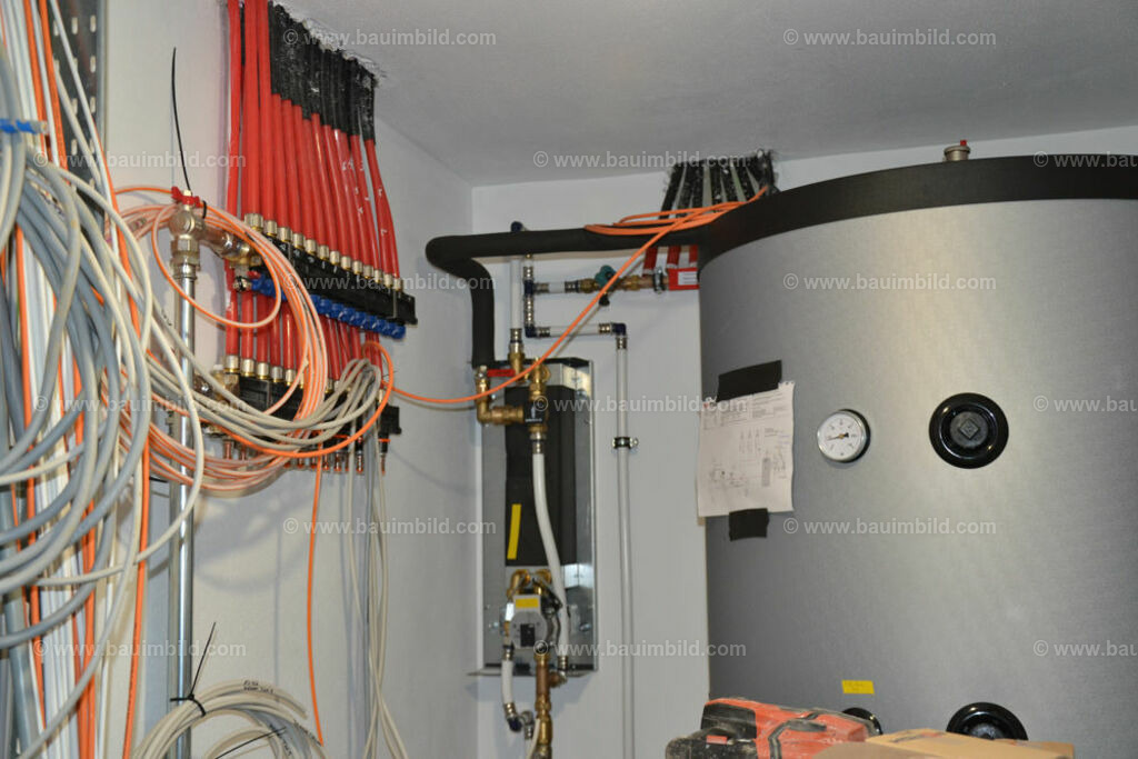bib-lg16-heizung-0080 | Nach LV-Leistungsgruppen sortierte Detailfotos über den Bau eines Hauses. Alle Hausbau-Bilder direkt vom Urheber und Autor der Website Haus-Selber-Bauen.com