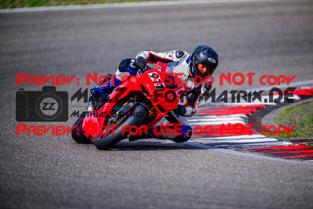 MaZZes_FotoMatrix_240911_6007705_5949 | WEISS