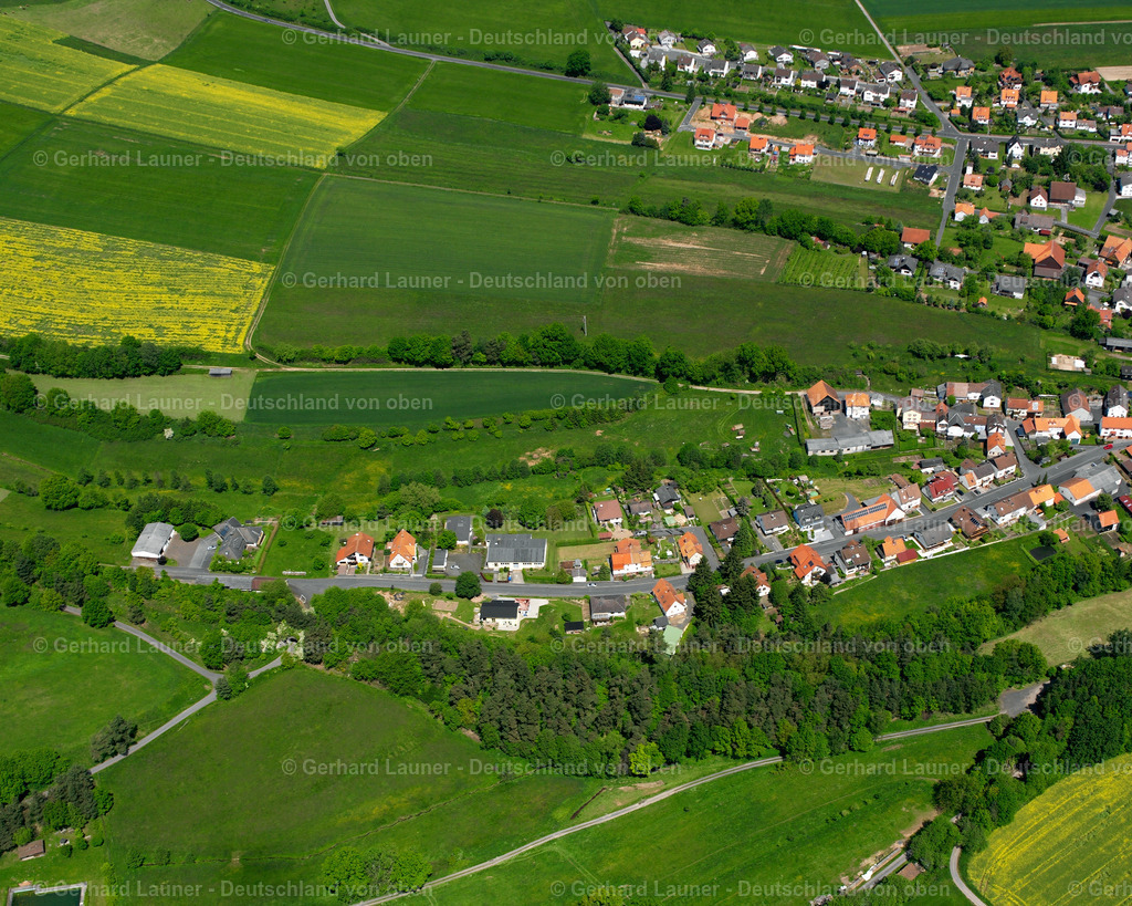 2615543 | SCHWARZ 09.06.2006 Wohngebiet einer Einfamilienhaus- Siedlung  in Schwarz im Bundesland Hessen, Deutschland // Single-family residential area of settlement  in Schwarz in the state Hesse, Germany Foto: Gerhard Launer
