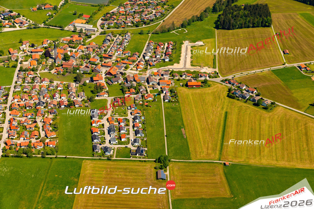 Das Luftbild zeigt :  Wald - Die Luftaufnahme wurde 2024 vom UL-Flugzeug aus erstellt ( keine Drohne ) - Hochauflösende Luftaufnahme - Für grossformatige Ausdrucke geeignet. Die Geschenkidee !Mit Lizenz und Bildrechte bestellbar