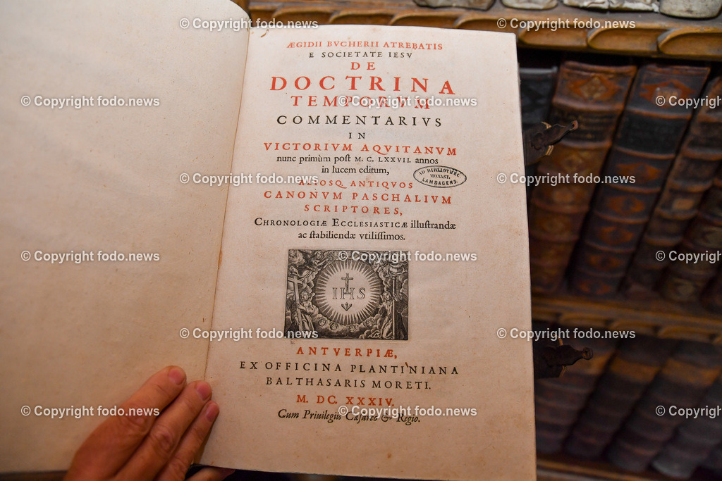 Stift Lambach_ Bibliothek_ 25.08.2022-19 | 25.08.2022, Lambach, AUT, Stift Lambach, Bibliothek, im Bild Buch