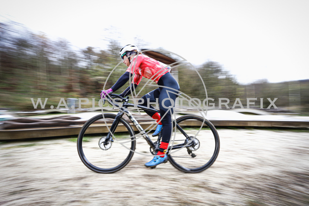 ..... | AUSTRIA, 24.11.24, 3.Radquerfeldein GP um das Sportzentrum Gunskirchen Image shows: Photo: Wapics / Andreas Willdoner