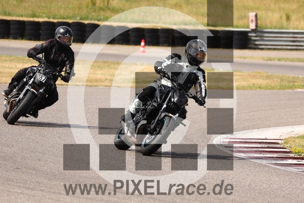 0081-20260530_02551 | Schöne Erinnerungen an spannende Momente - das festzuhalten ist unser Job. PIXELrace.de ist seit 2003 auf den Rennstrecken Europas unterwegs um die Action draußen beim Fahren und die wunderbare Stimmung imm Fahrerlager für euch einzufangen.