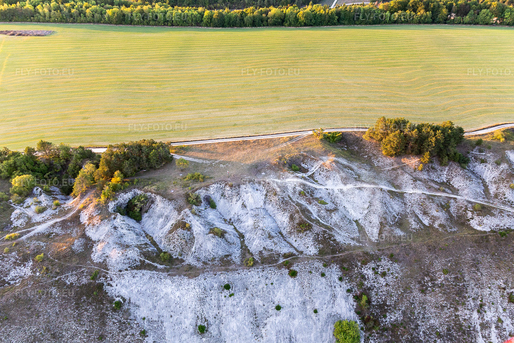 Vue aérienne: Sites de décollage de parapente au-dessus du Chètre à Champougny dans le département Meuse, France. Photo: IMG_118375.jpg prise le 15/09/2019 par Werner Riehm/FLY-FOTO.euRésolution de l'original: 5046 x 3364 px