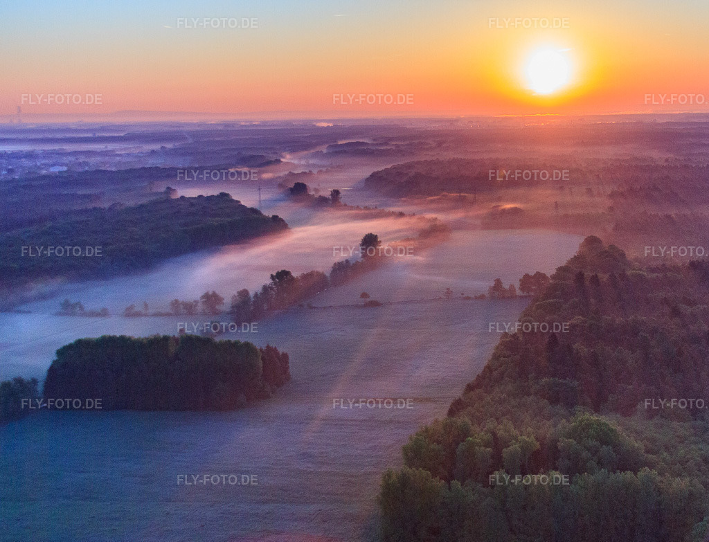 Luftbild: Sonnenaufgang über der Otterbachniederung im Morgendunst in Minfeld im Bundesland Rheinland-Pfalz in Deutschland. Foto: IMG_64493.jpg vom 04.05.2014 durch Werner Riehm/FLY-FOTO.de