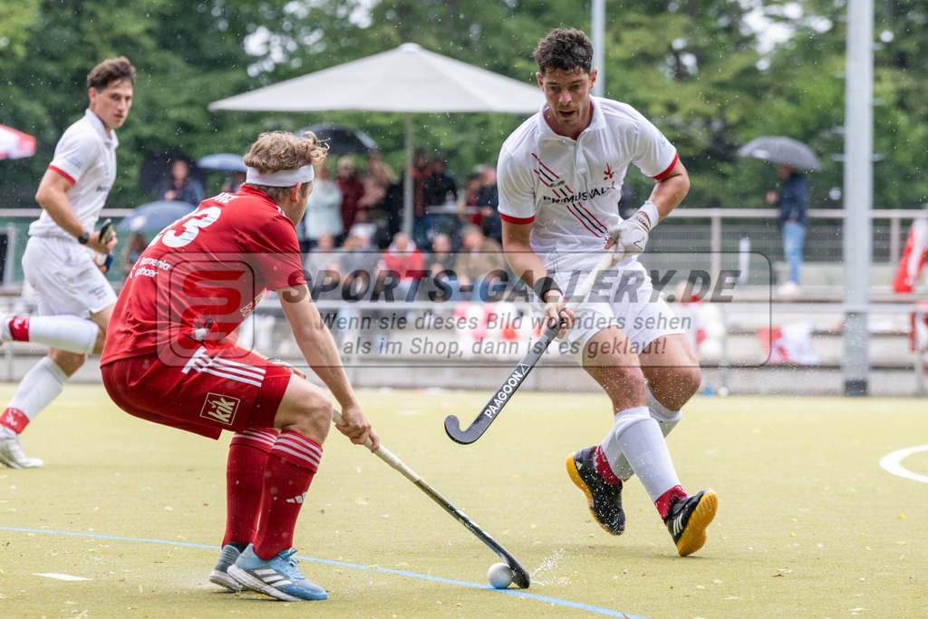 SFE_20250524_0068 | Köln, Deutschland, 24.05.2025:  Hockey 1. Bundesliga Herren Rot-Weiss Köln - Mannheimer THC im KTHC Stadion Rot-Weiss Köln Tennis and Hockey Club am 24.05.2025 in Köln, Deutschland. (Foto von Stephan Fehrmann)Köln, Germany, 24.05.2025: Hockey 1. Bundesliga Herren Rot-Weiss Köln - Mannheimer THC in KTHC Stadion Rot-Weiss Köln Tennis and Hockey Club at 24.05.2025 in Köln, Deutschland. (Foto from Stephan Fehrmann)