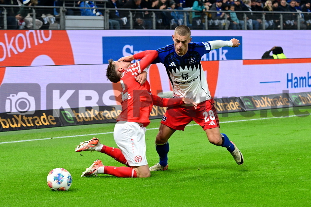 KBS Picture_HSV-Mainz05_029 | v.l. Veratschnig Nikolas (1.FSV Mainz05) , Muheim Miro (HSV) ,Sportplatz :  Volksparkstadion, - Realisiert mit Pictrs.com