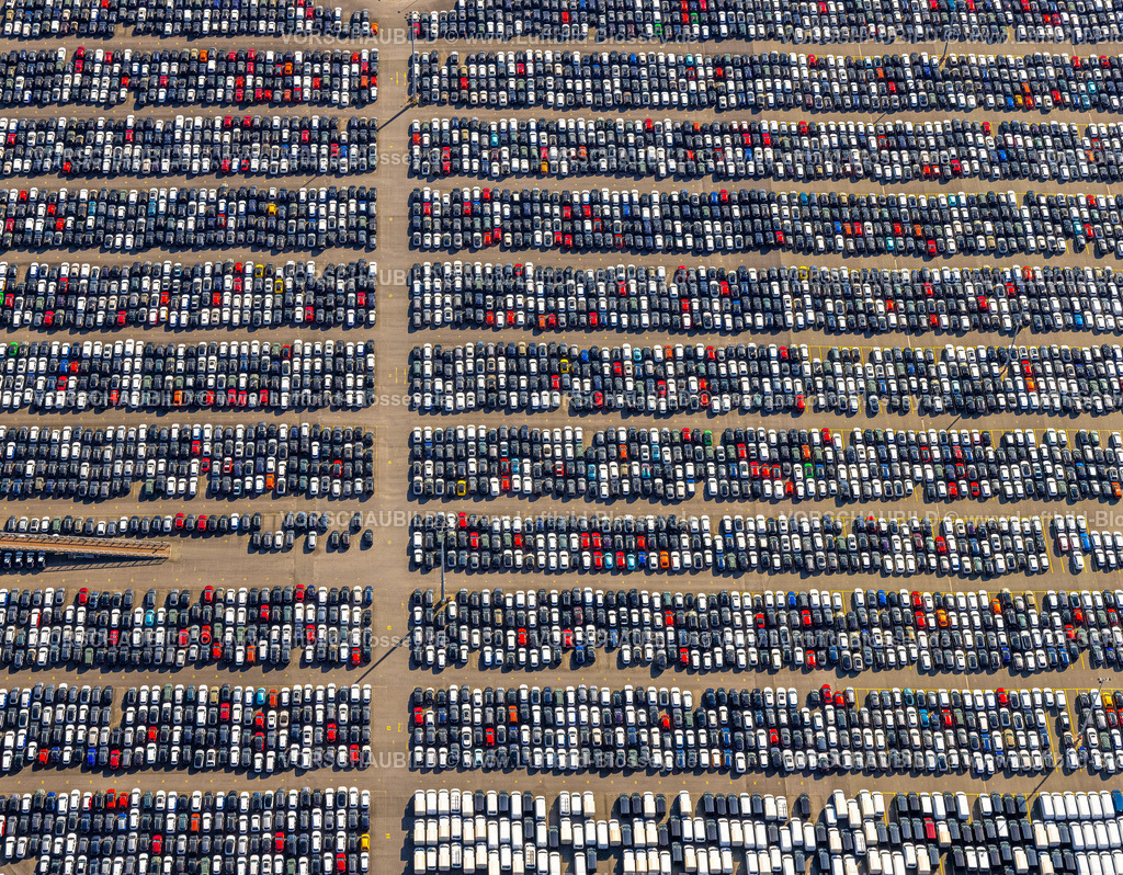 Duisburg241003480-2 | Luftbild, logport I (Eins) Rheinhausen, duisport mit D3T Duisburg Trimodal Terminal, DIT Duisburg Intermodal Terminal und Automobil-Logistik am Fluss Rhein, PKW Parkplatz, Formen und Farben, Friemersheim, Duisburg, Ruhrgebiet, Nordrhein-Westfalen, Deutschland