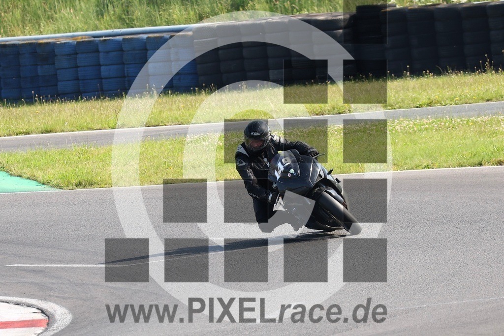 0149-20240608_10441 | Schöne Erinnerungen an spannende Momente - das festzuhalten ist unser Job. PIXELrace.de ist seit 2003 auf den Rennstrecken Europas unterwegs um die Action draußen beim Fahren und die wunderbare Stimmung imm Fahrerlager für euch einzufangen.