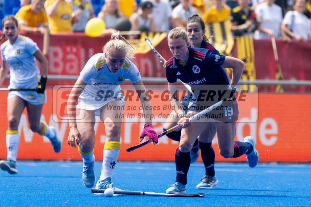 Final4_20250531-1140-HK107470 | Krefeld, Deutschland, 31.05.2025:  Feldhockey Final4 2025 – „Deutsche Feldhockey-Meisterschaften 2025“ im Gerd-Wellen-Hockeyanlage am 31.05.2025 in Krefeld, Deutschland. (Foto von Kramhöller/Fehrmann/Kaste)Krefeld, Germany, 31.05.2025: Feldhockey Final4 2025 – „Deutsche Feldhockey-Meisterschaften 2025“ in Gerd-Wellen-Hockeyanlage at 31.05.2025 in Krefeld, Deutschland. (Foto from Kramhöller/Fehrmann/Kaste)