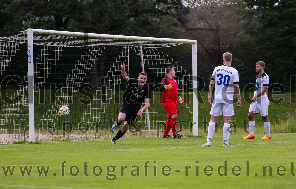 2023-09-03_028_SV_Anzing_gegen_TSV_Ottobrunn | Anzing, Deutschland, 03.09.2023:
Fußball, Kreisliga 2023 / 2024, Testspiel, 3. Spieltag, Endergebnis: 3:0

Jubel nach dem 1:0 durch Gabriel Thul (SV Anzing, #14)
Gabriel Thul (SV Anzing, #14), Torwart Florian Lerch (TSV Ottobrunn, #1), Maximilian Müller (TSV Ottobrunn, #30), Maximilian Mauermeier (TSV Ottobrunn, #2)

Foto: Christian Riedel / fotografie-riedel.net