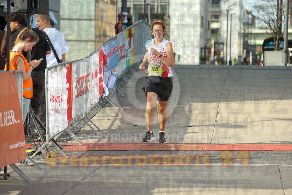 250920_1555_EX1_0835 | Sportfotografie im Rhein-Sieg Kreis, Köln, Bonn, NRW, Rheinland Pfalz, Hessen, etc. Unser Tätigkeitsfeld umfasst den Laufsport vom Volkslauf über den Marathon, Duathlon, Triathon bis zum Ultralauf wie Kölnpfad Ultra oder Schindertrail.