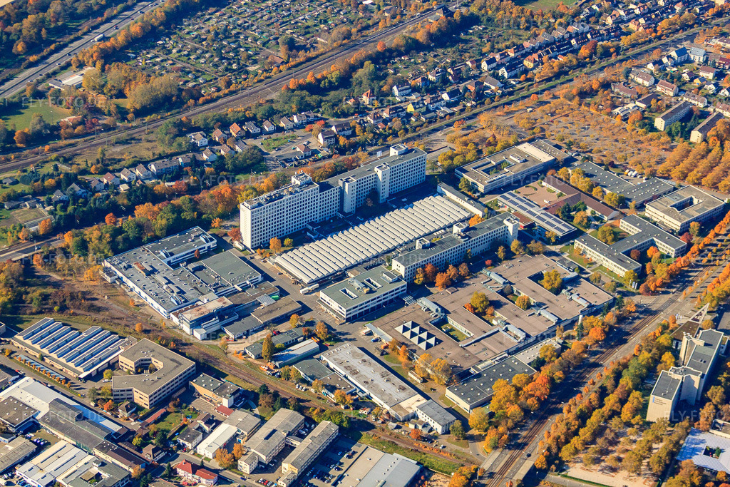 Luftbild: Siemens AG, Fertigungs- und Entwicklungsstandort Karlsruhe im Ortsteil Knielingen in Karlsruhe im Bundesland Baden-Württemberg in Deutschland. Foto: IMG_35203.jpg vom 31.10.2010 durch Werner Riehm/FLY-FOTO.deKarlsruhe | Fertigungs- und Entwicklungsstandort - Siemens | Siemens