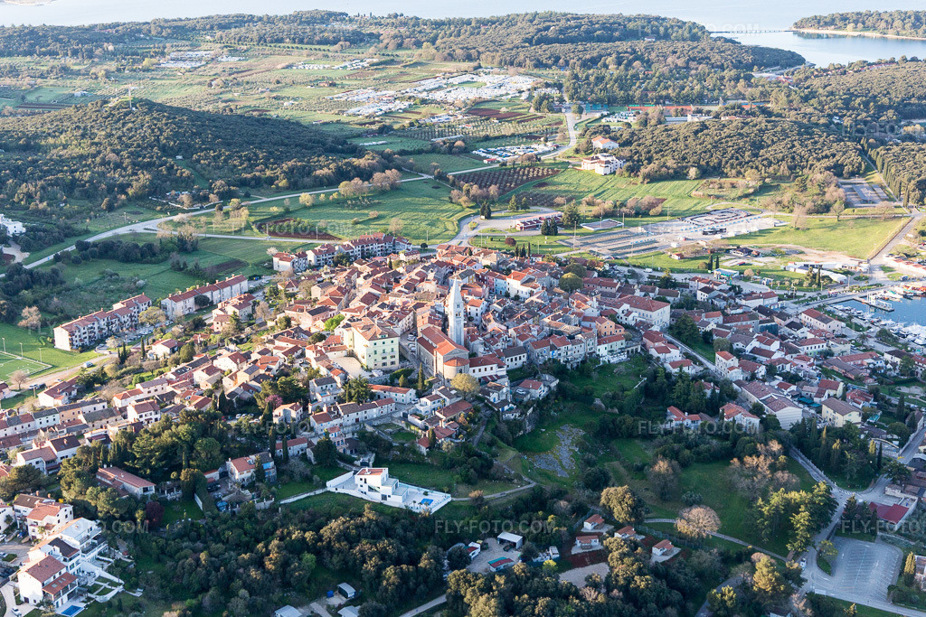 Aerial view: View of the town in Stancija Valkanela in the state Gespanschaft Istrien, Croatia.Photo: IMG_106242.jpg taken on 04/14/2018 by Werner Riehm/FLY-FOTO.comResolution of the original: 5099 x 3399 px